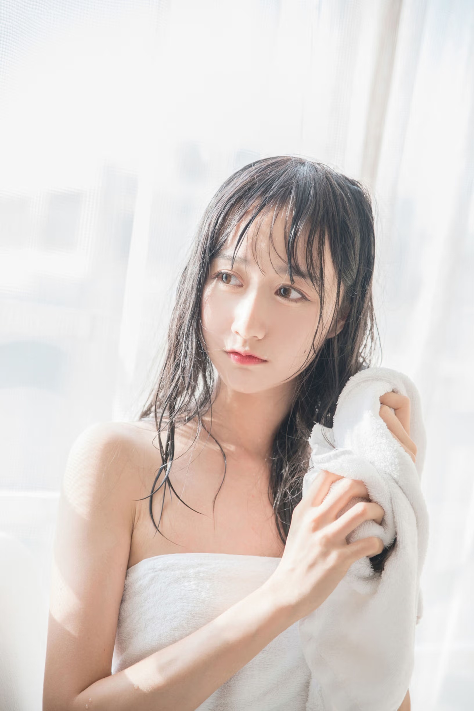 Đêm Mưa Bé Gái Nứng Lồn Thủ Dâm